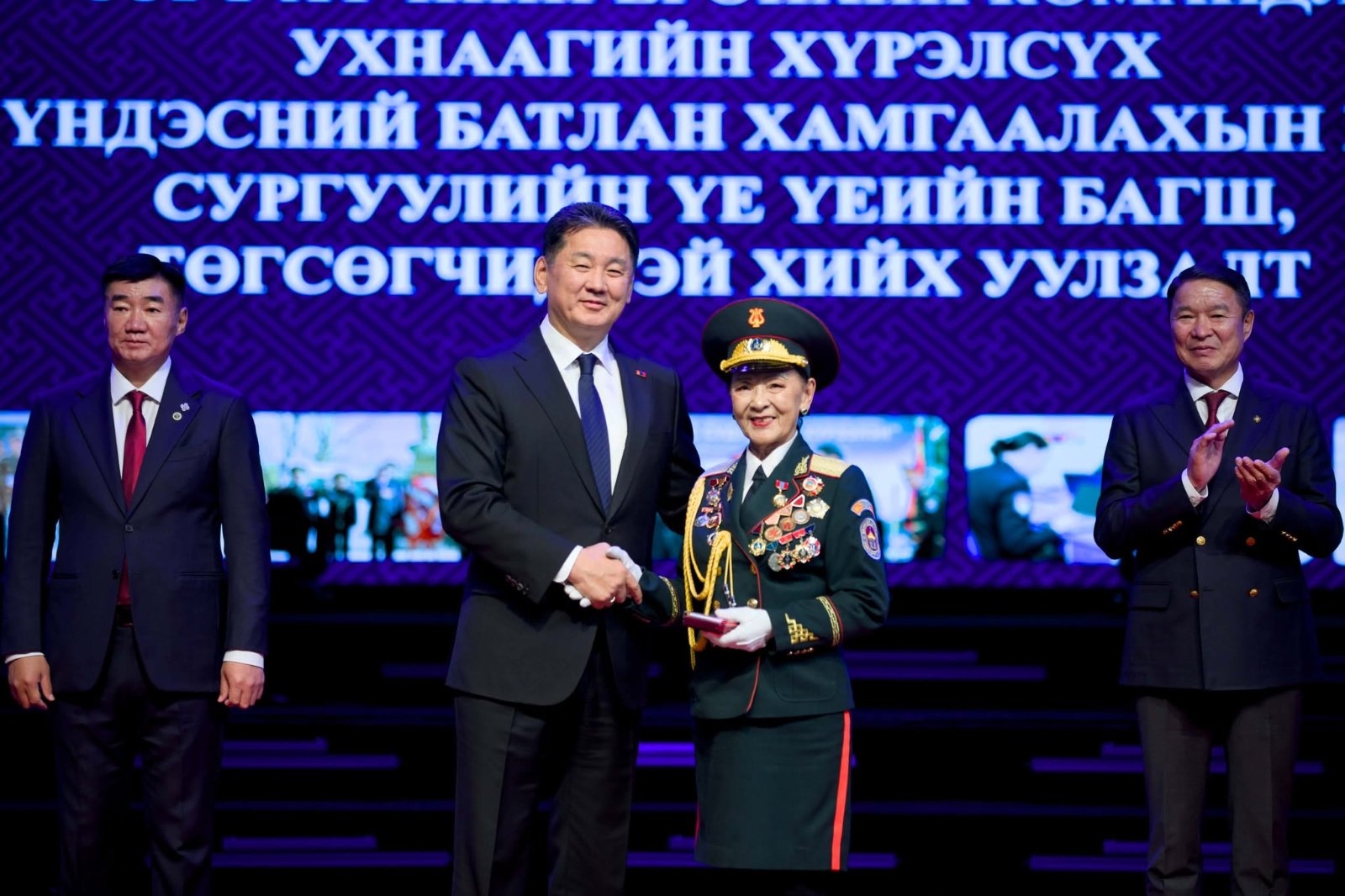 Ерөнхийлөгч У.Хүрэлсүх Үндэсний батлан хамгаалахын их сургуулийн хамт олонтой уулзав
